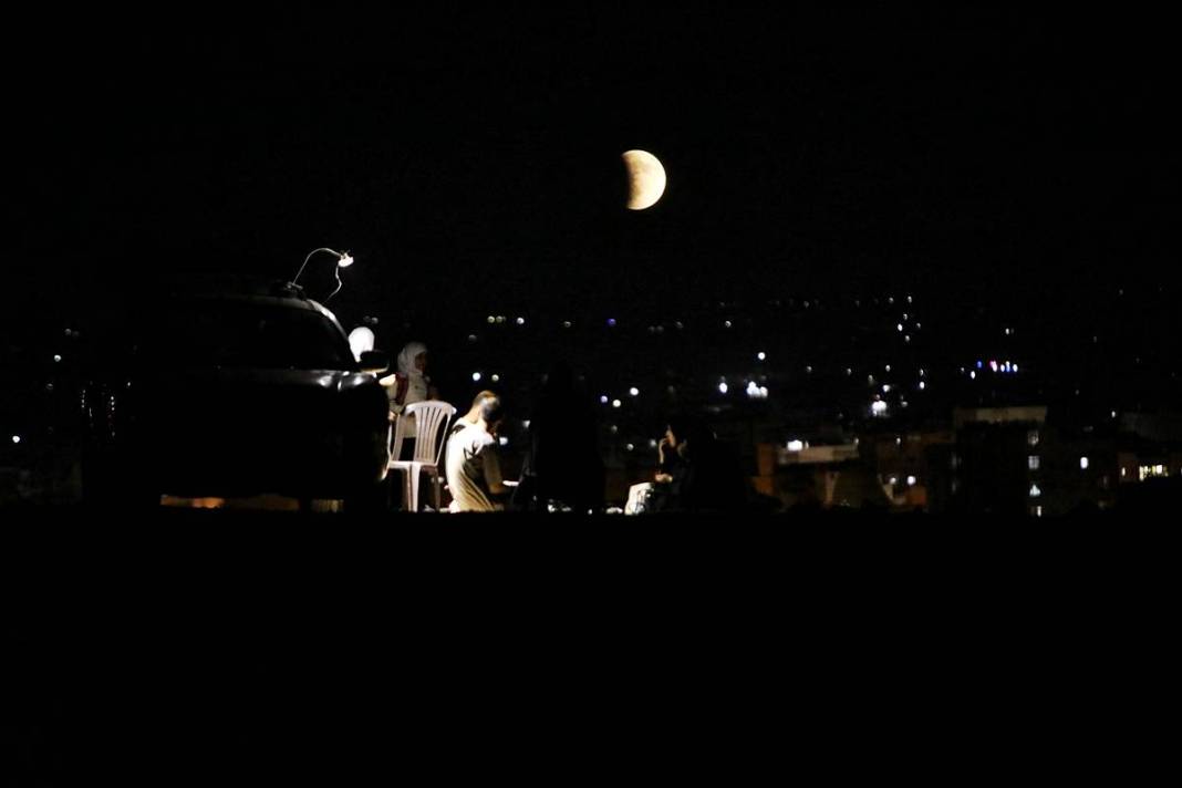 Doğa olayı mı, felaket habercisi mi? 'Kanlı Ay' tutulması ve bilimsel gerçekler 18